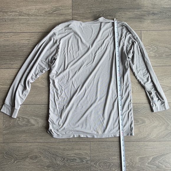 Uniqlo HeatTech Light Gray Long Sleeve Shirt - Picture 3 of 5
